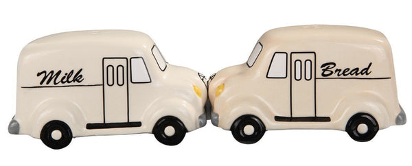 Attractives Magnetic Ceramic Salt Pepper Shakers Milk and Bread Trucks