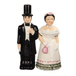 Attractives Magnetic Ceramic Salt Pepper Shakers Abraham Lincoln and Mary